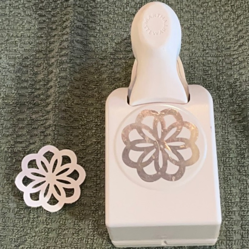 2” Large Martha Stewart Crafts basic Layered  DAISY Craft Corner Punch
